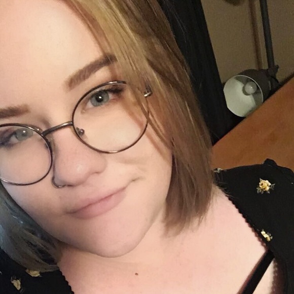 Meet your Posher, Aubri - Picture 1 of 1